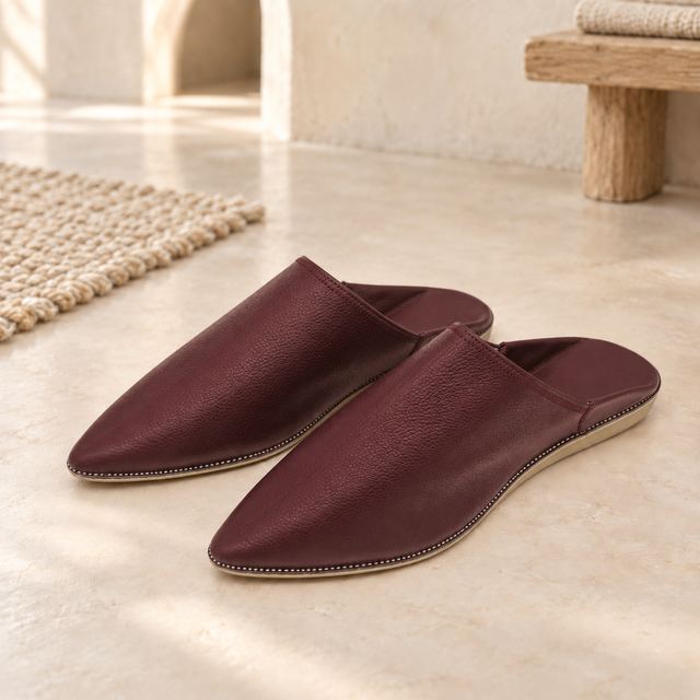 Paire de babouches bordeaux raffinées